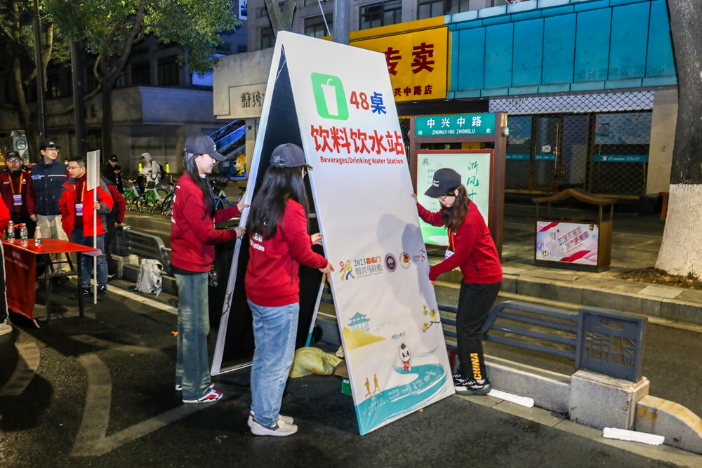 绍兴江滨热电公司：“乌篷船”志愿者助力“越马”