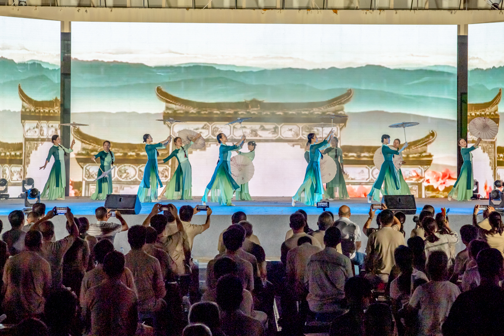 大化总厂投产发电40周年文艺晚会4.jpg
