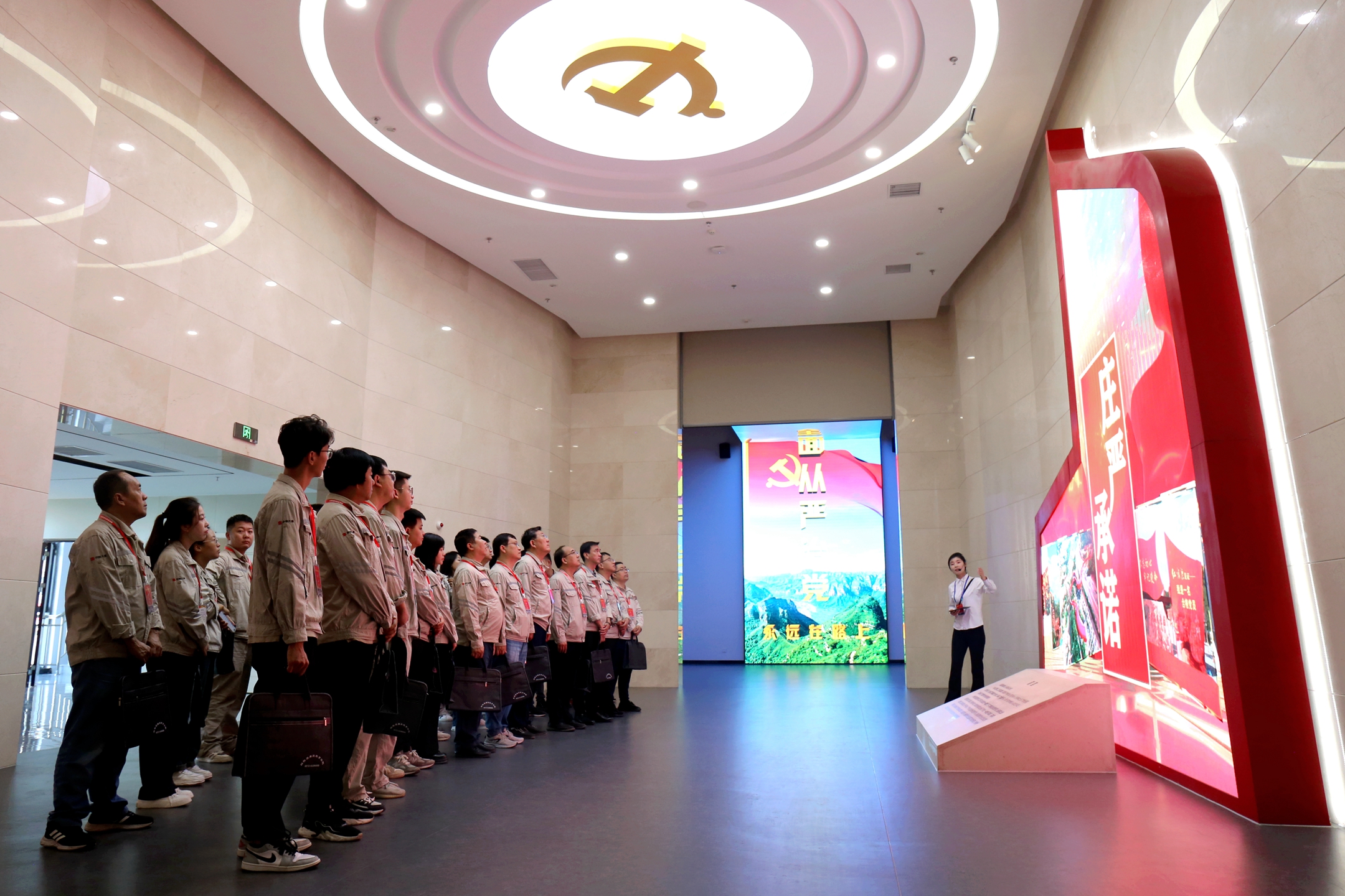 【图片新闻】《延安热电厂：红色教育实践感悟初心使命 》--魏康博 (2).jpg
