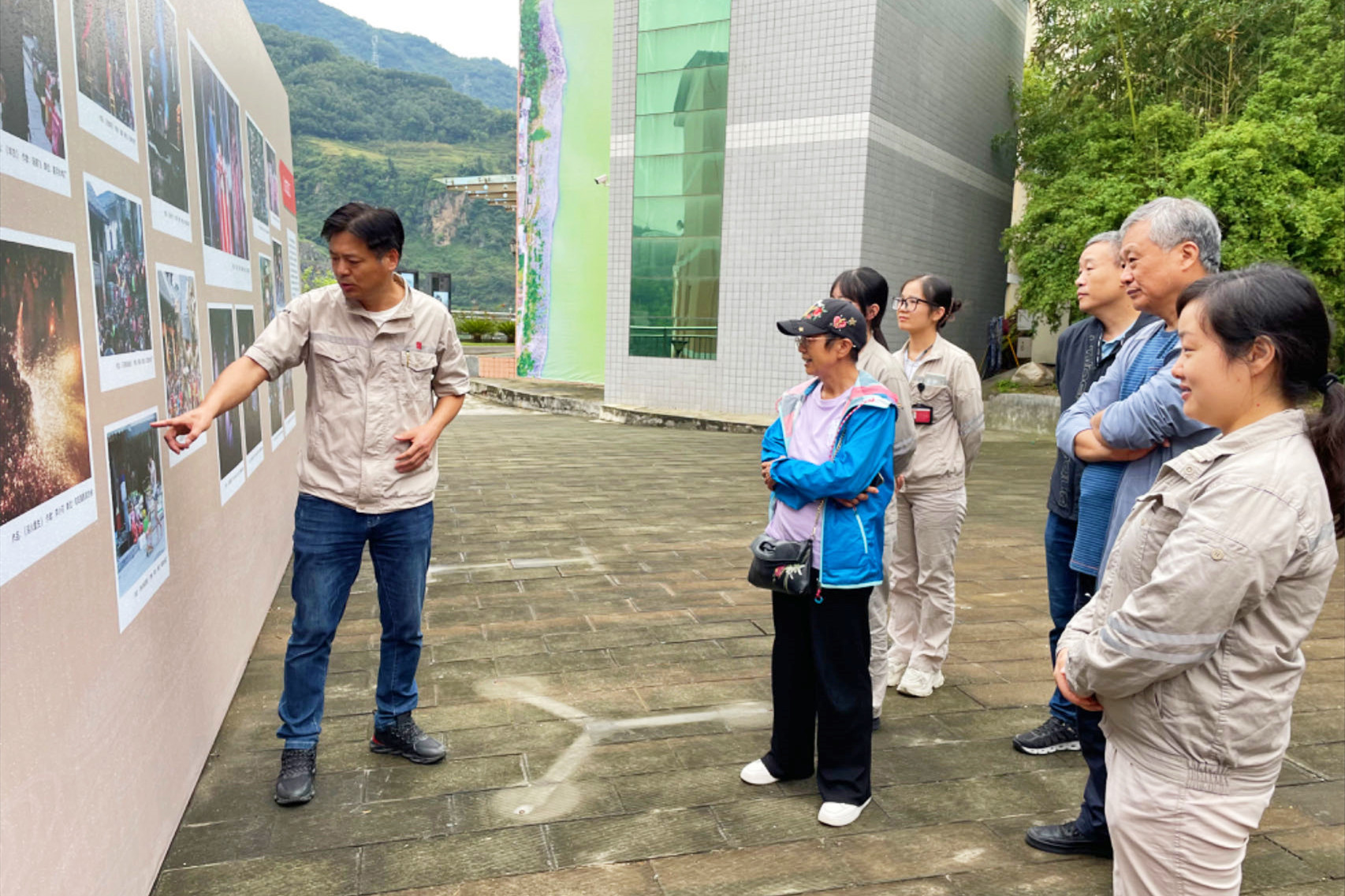 职工摄影展 (1).jpg