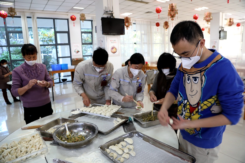 图1 包饺子_副本.jpg