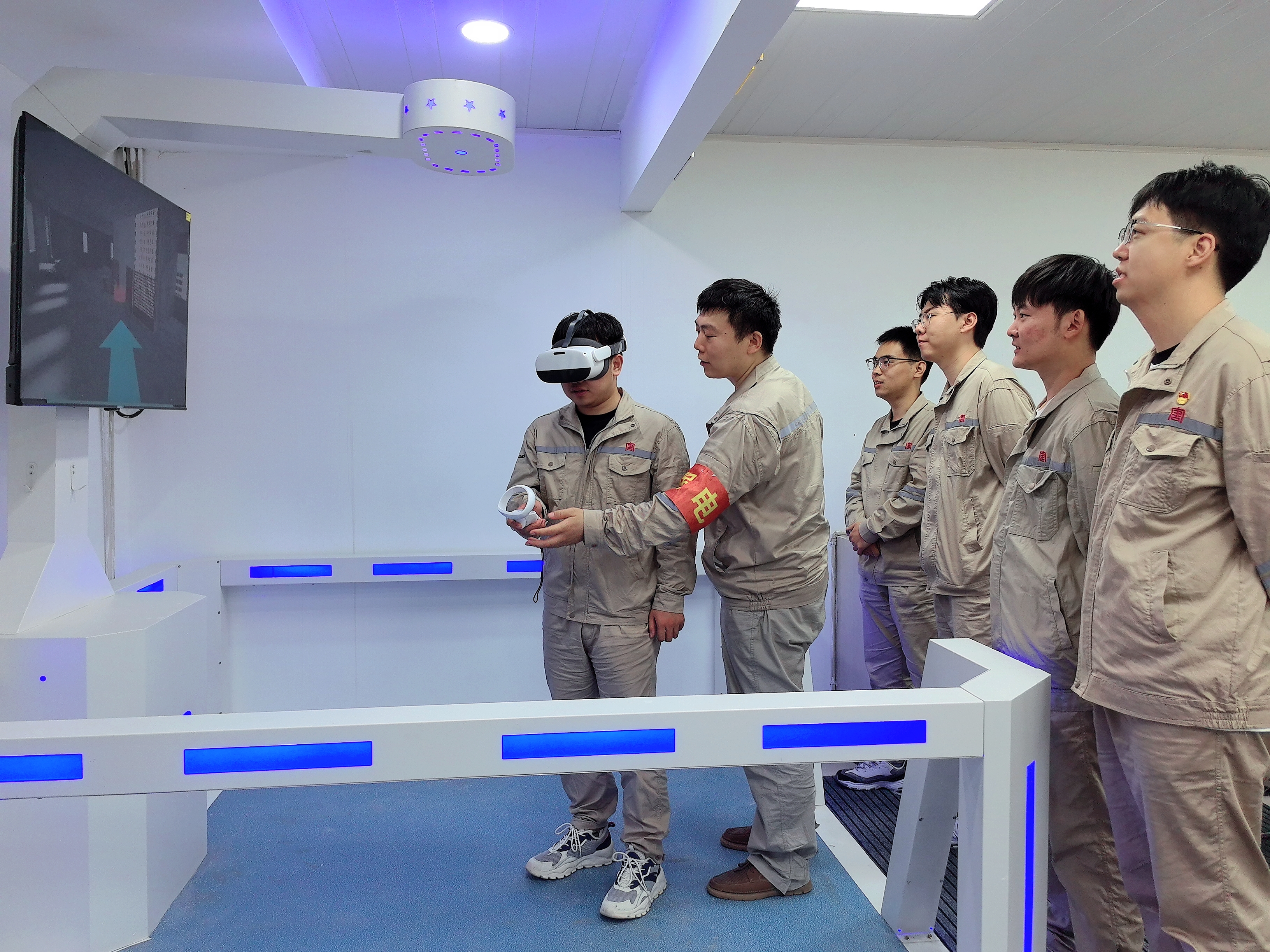 VR体验高处坠落.jpg