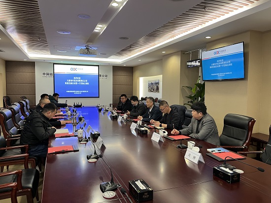 陈德忠指导缅甸太平江一级水电站对缅供电110kV平八线技术改造工作.jpg
