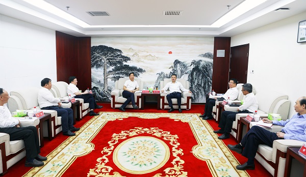 5.23-贾炳军会见中国水电建设集团十五工程局党委书记、董事长梁向峰.jpg