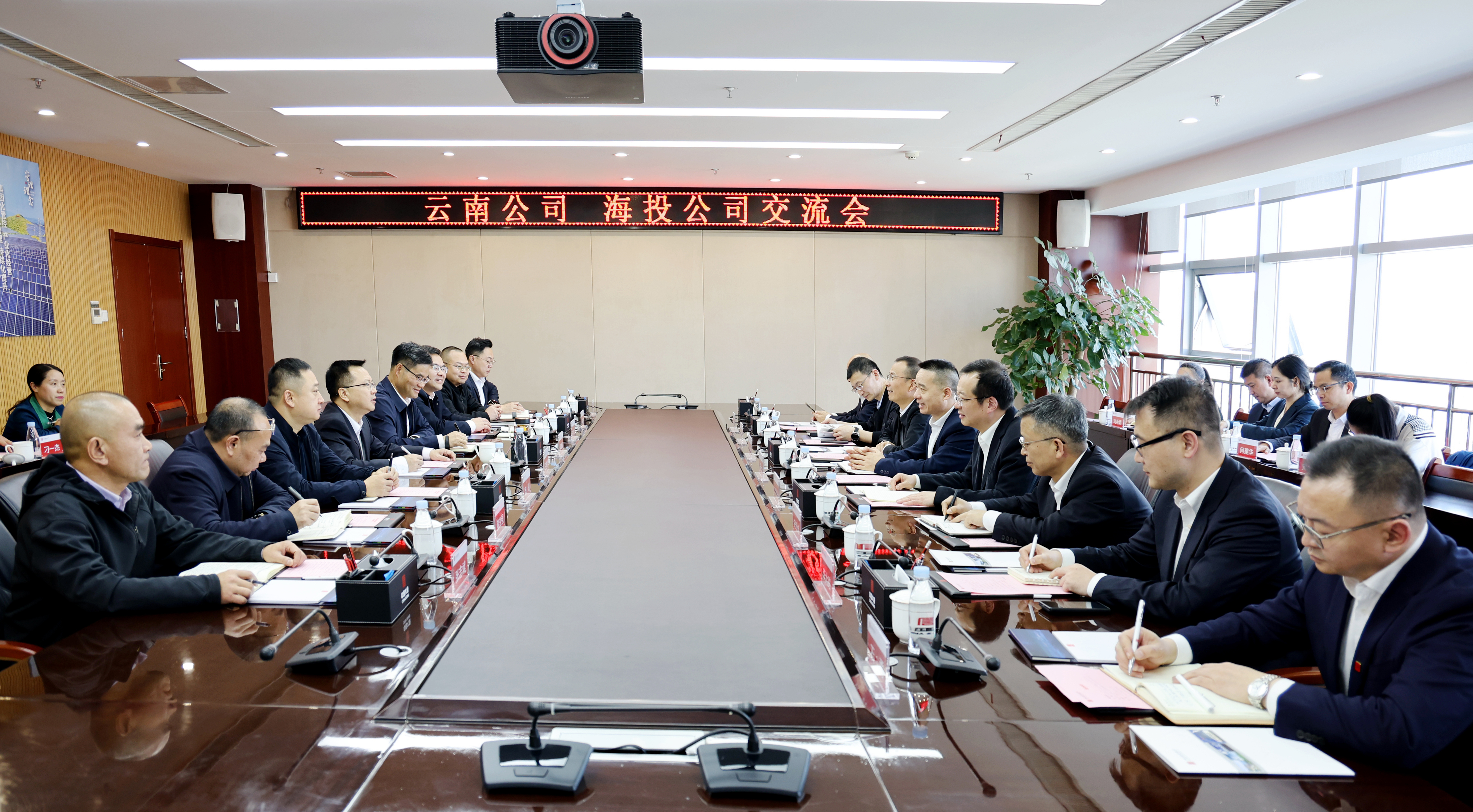 周元龙带队拜访了大唐云南公司党委书记、董事长王继才.jpg