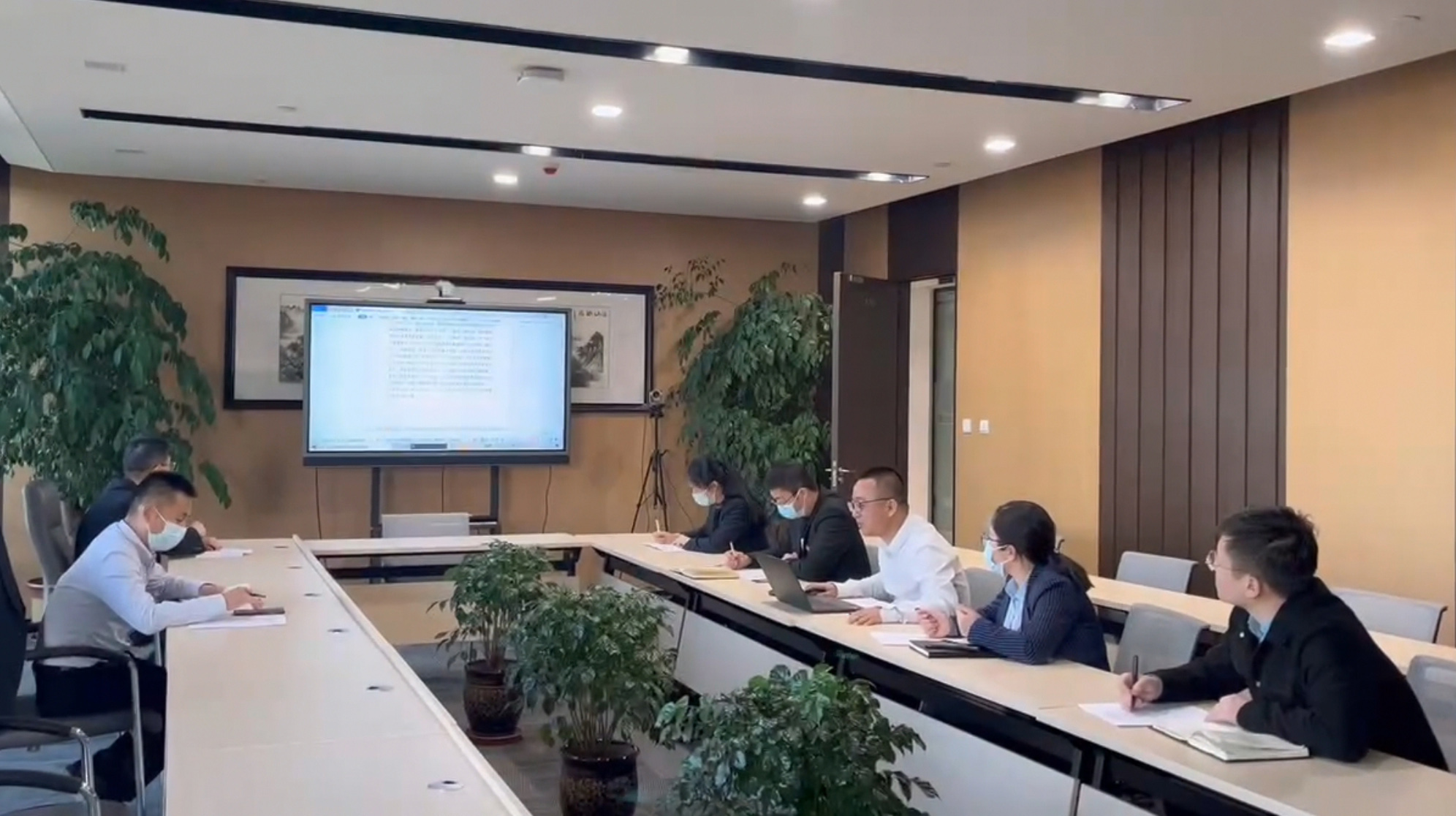 照片 办公室.jpg