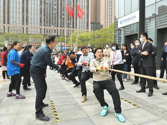 物资集团举办第四届职工拔河比赛