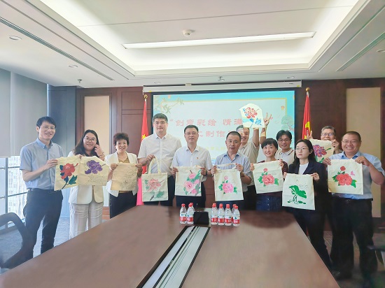 仓储事业部开展“创意彩绘 情满中...