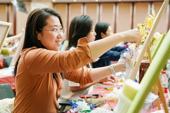 驭时而进向卓越 巾帼建功展芳华 ...