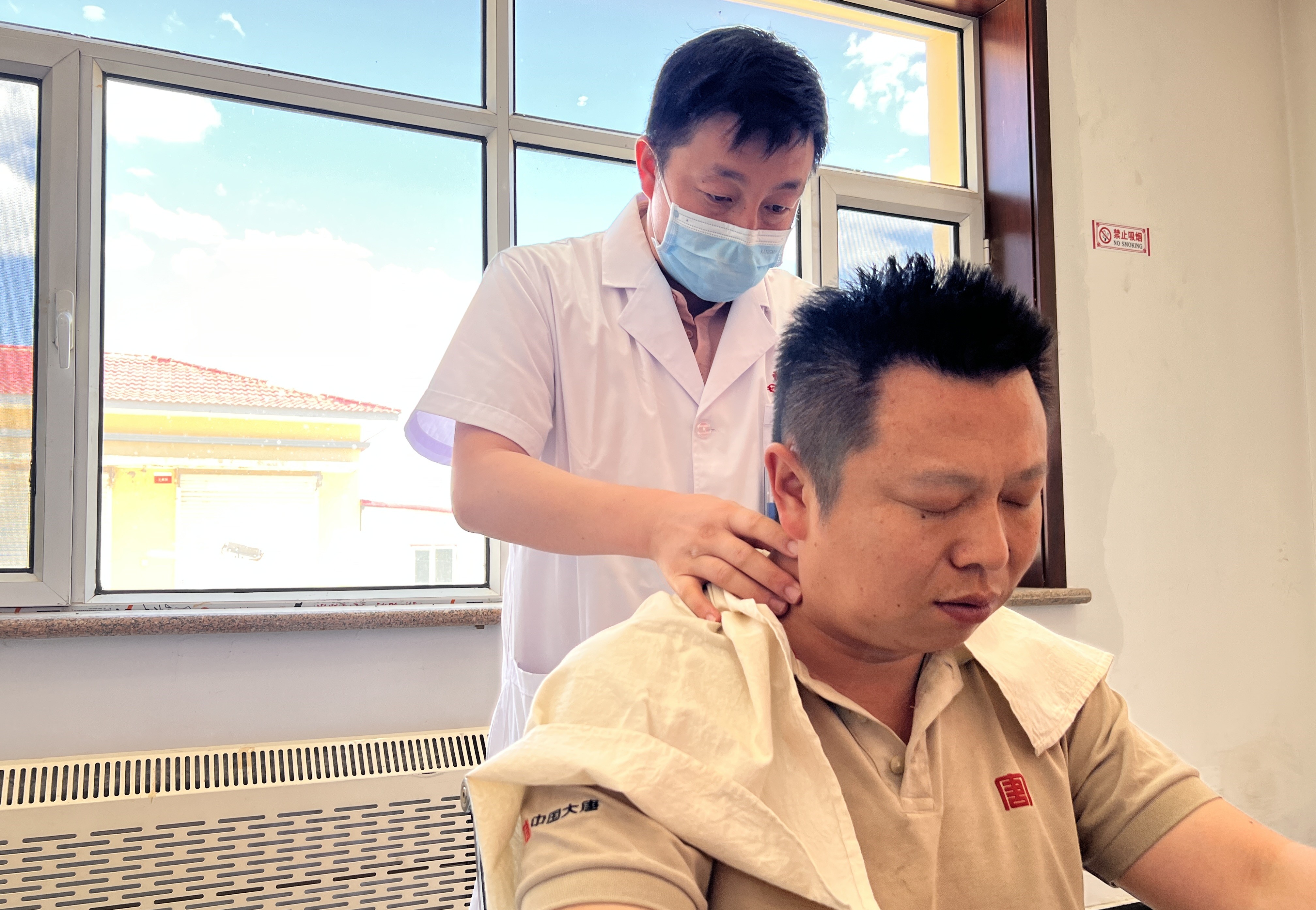 【现场风采】蒙西新能源事业部：爱心义诊助力高温“烤”验 (1)_副本.jpg