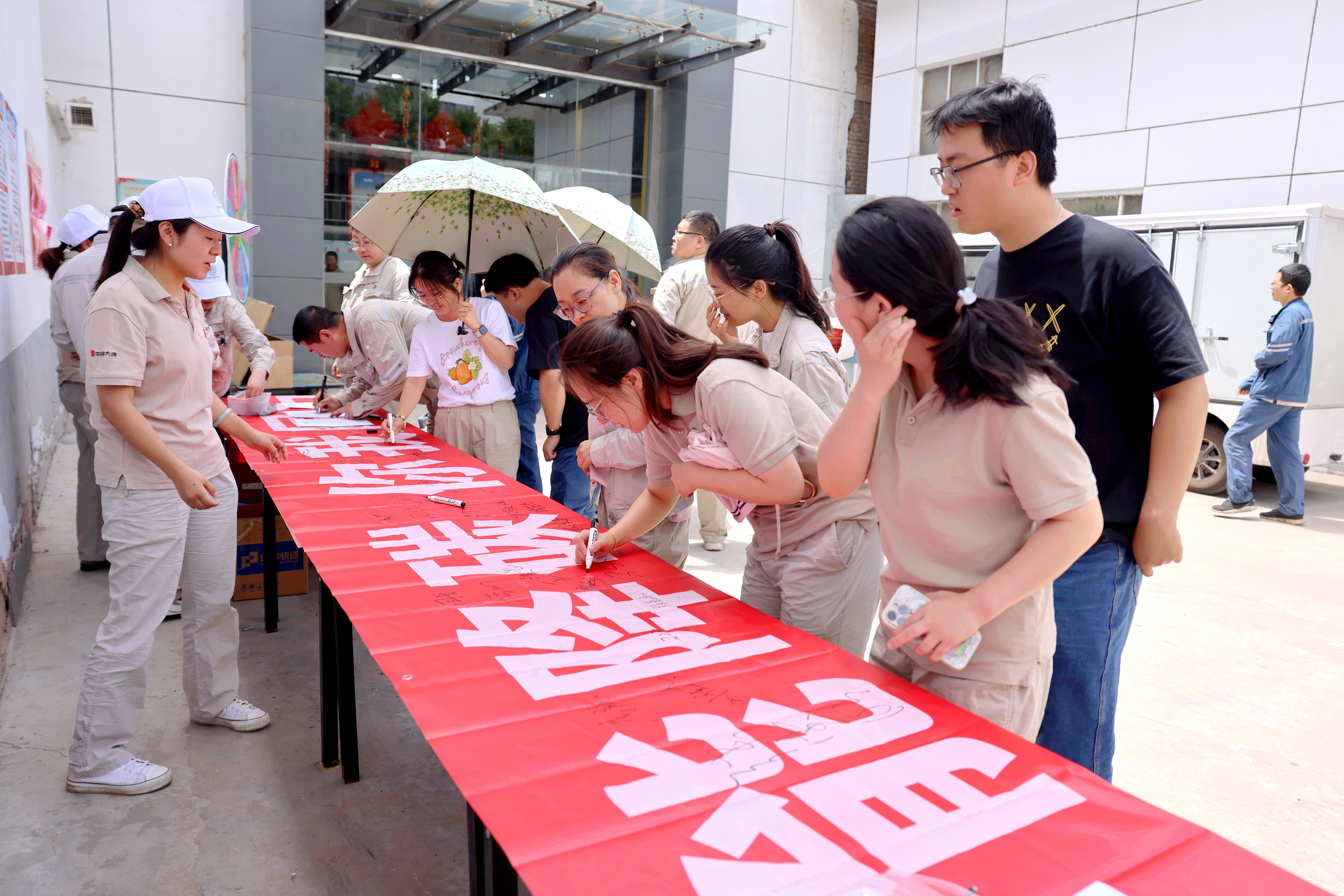【图片新闻】《延安热电厂：奏响“节能降碳”乐章》--周雨辰 任春娟 (5).jpg