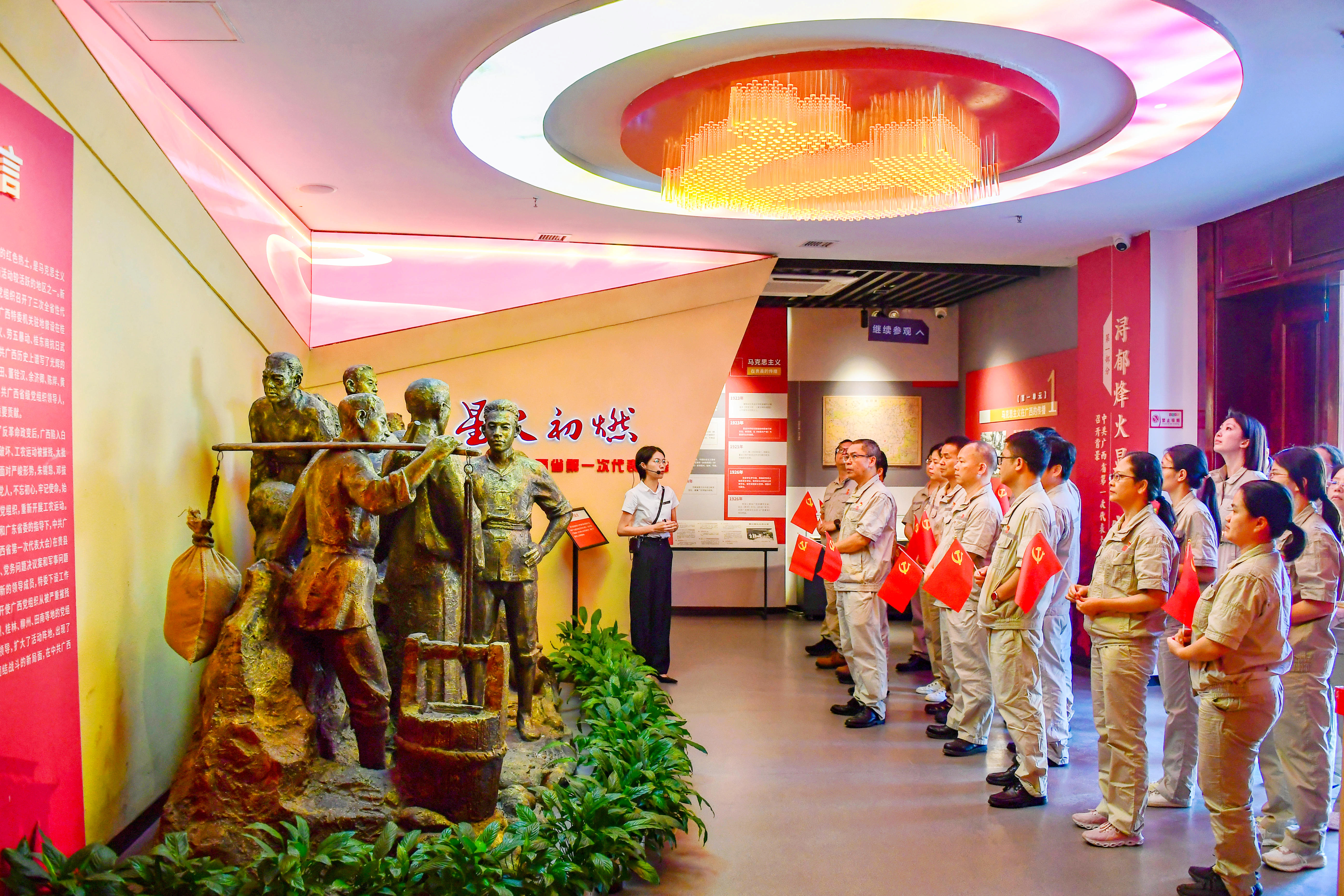 1691045250487075246.jpg 参观中共广西省第一次代表大会旧址(李院全 摄).jpg