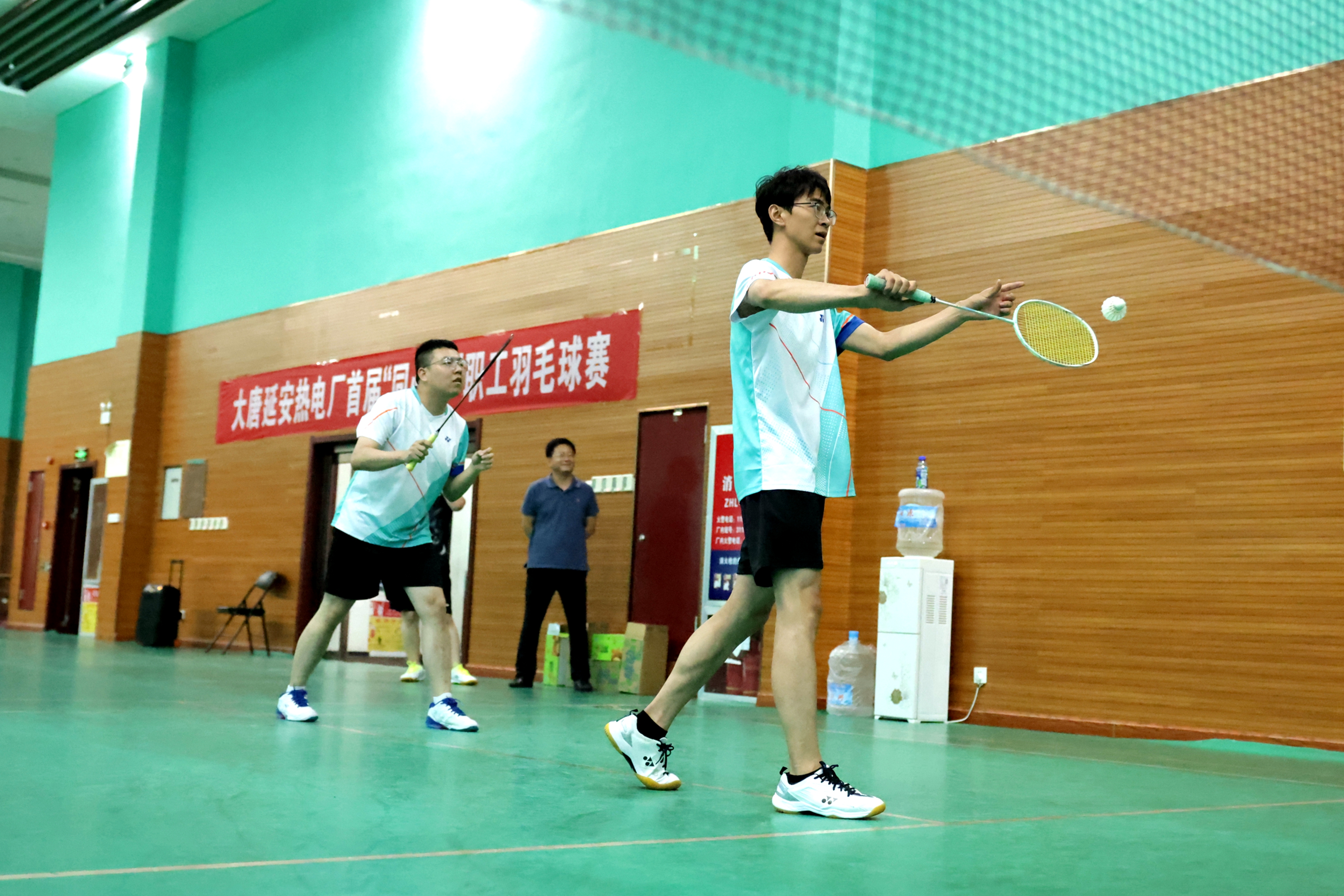 【图片新闻】延安热电厂：全民健身“动”起来--杨青周雨辰 (2).jpg