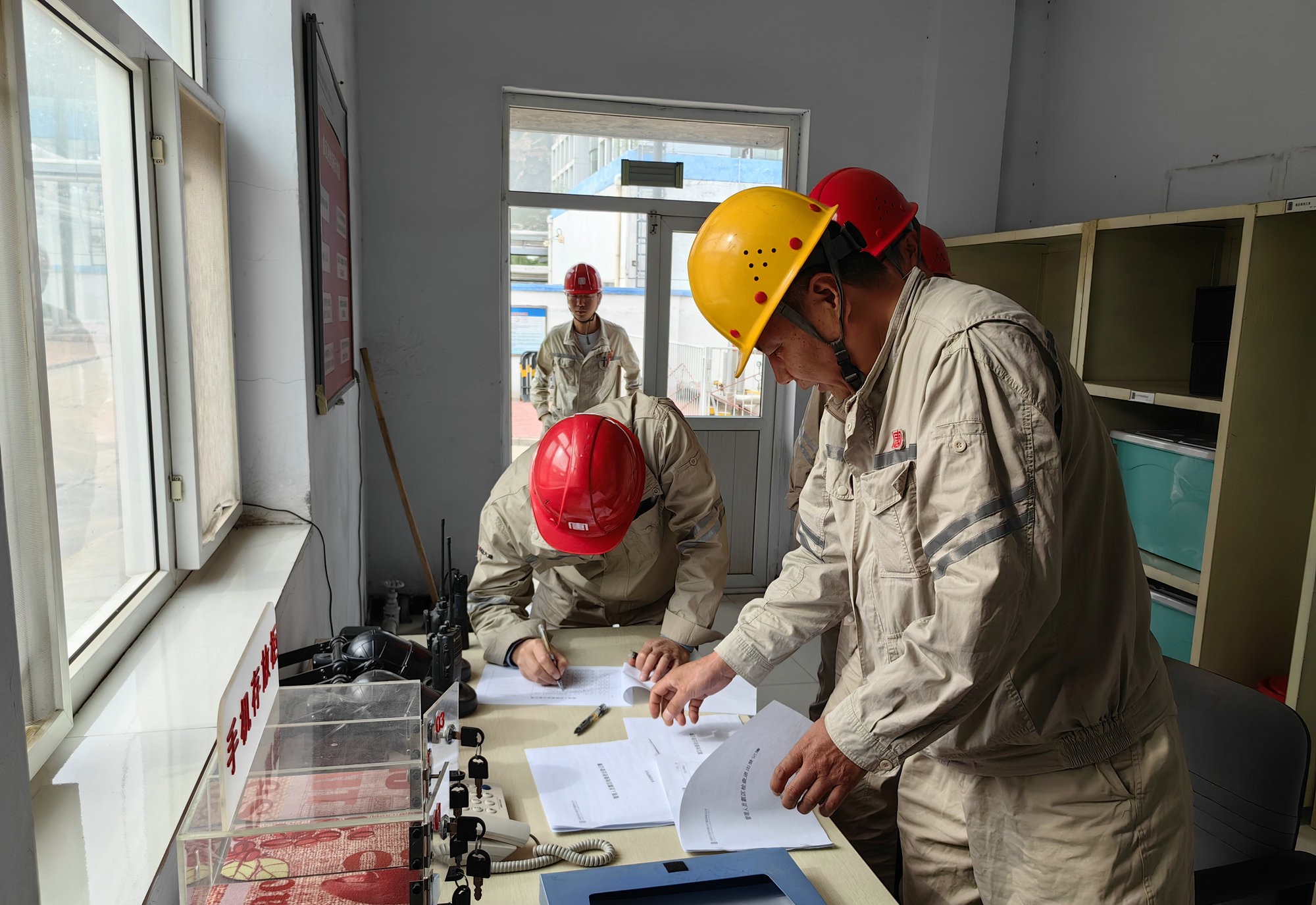 职工代表巡视检查照片 (1)_副本.jpg