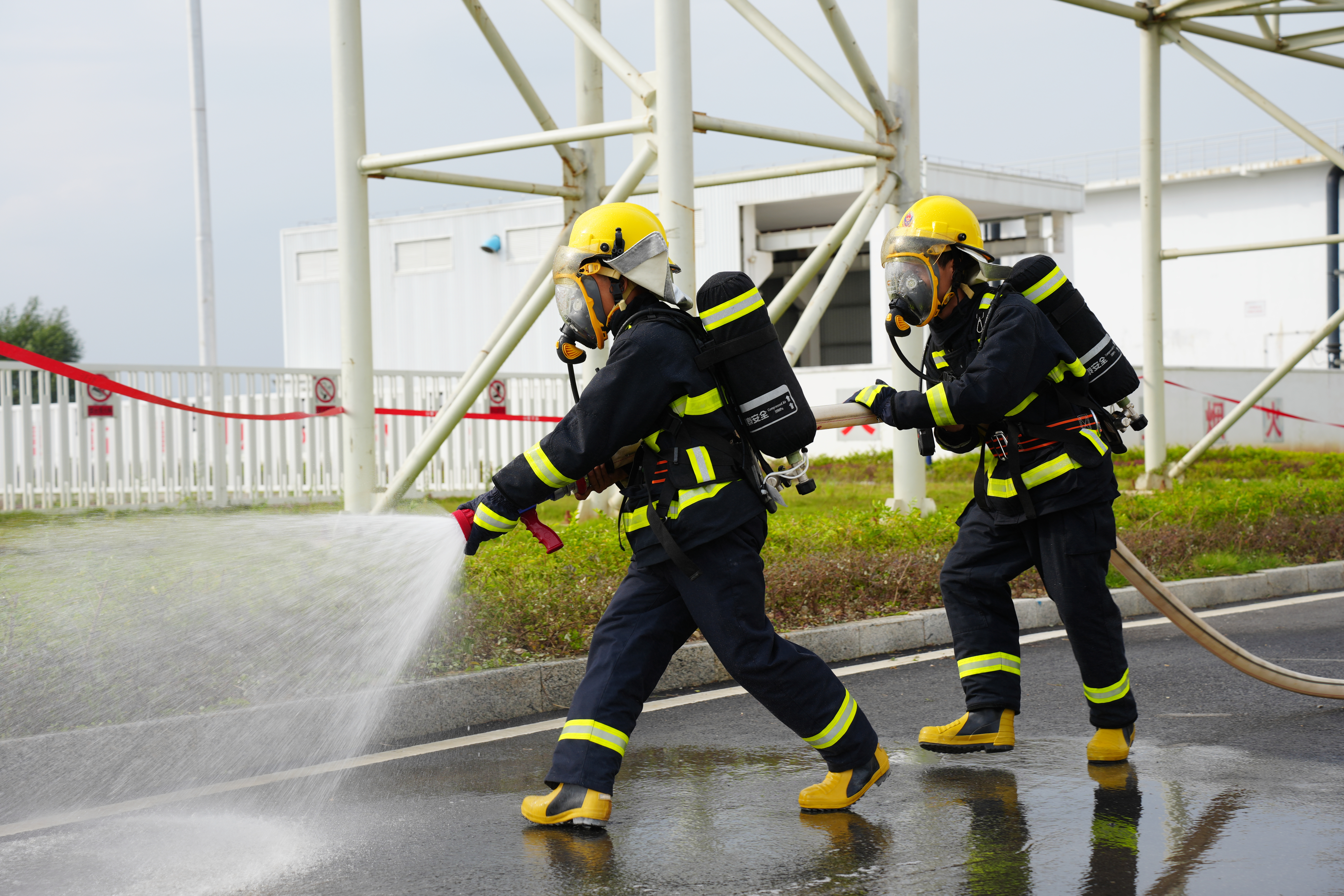 1701070492201026278.jpg 【集团网站-现场风采】佛山热电公司:安全督导检查助力“百日攻坚”①.jpg